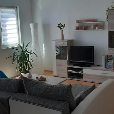 Am Bahnhof Apartment *